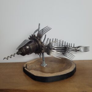 sculpture poisson-serpent en métal recyclé